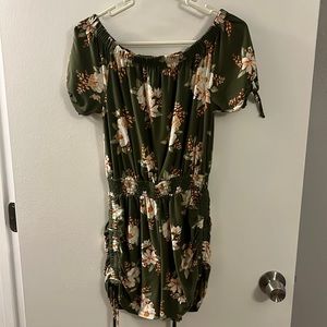 Derek Heart Women’s Green Floral Romper - Medium